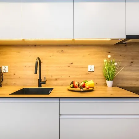 Enklawa Piamola, Z Basenem Oraz Strefa Zabaw Dla Dzieci